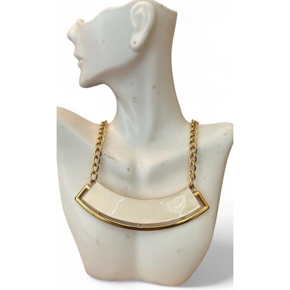 Monet Cream Gold Tone Chain Link Curved Crescent Necklace Bib Collar Vintage - Picture 1 of 4